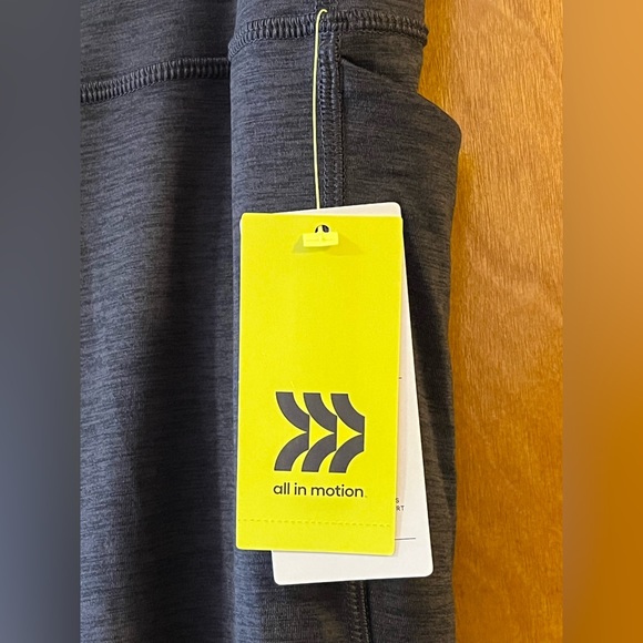 NWT All in Motion ultra high-rise Flare Legging. Size Medium - Picture 9 of 16